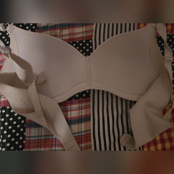 NWOT Warners No Side Effects bra 36C - Picture 2 of 3